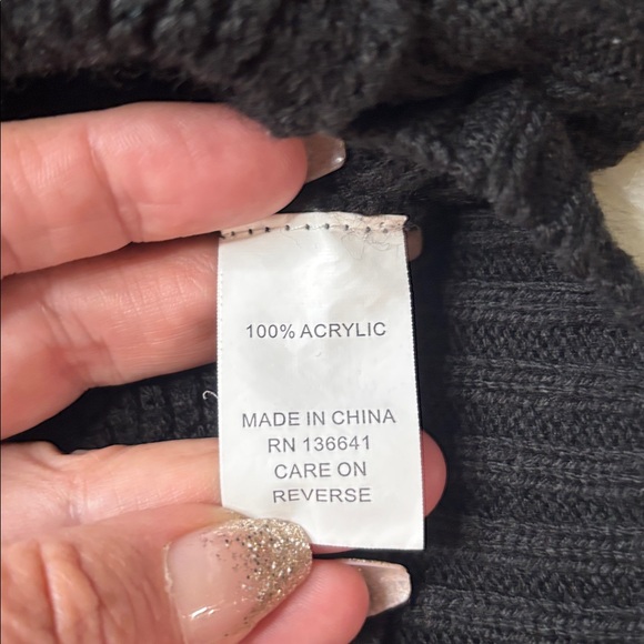 Cotton & Rye Kids
Black Sweater
Boot with pink Cactus
Excellent condition - Picture 4 of 10